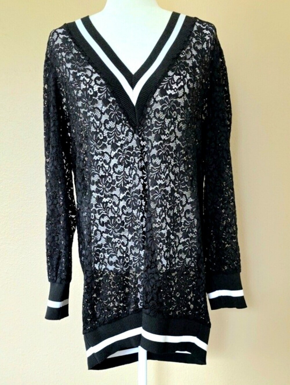 Zara Womens Black Lace V-Neck Tunic Sweatshirt - Size Medium